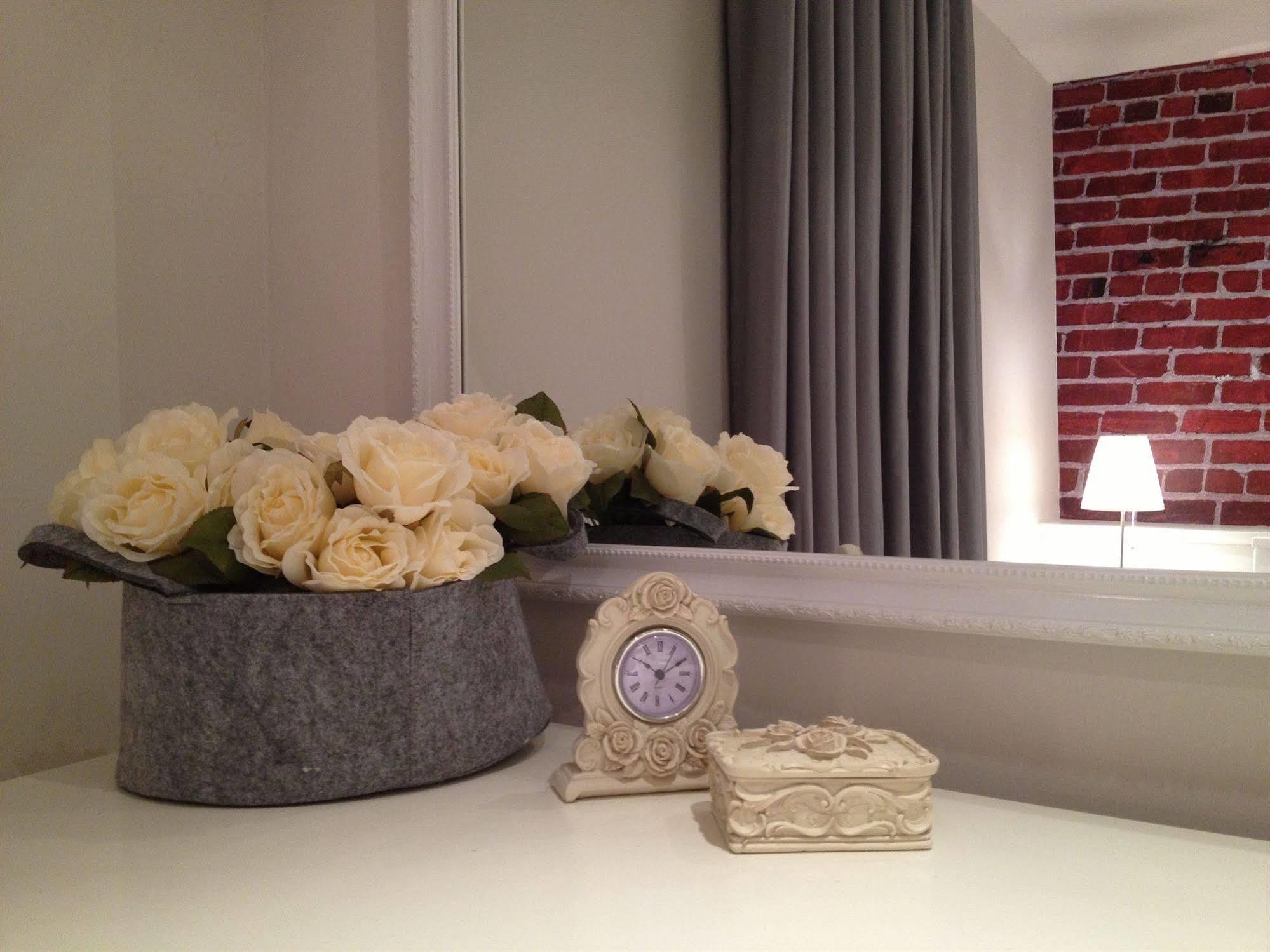 Neve Tzedek Original Style Apartments เทลอาวีฟ ภายนอก รูปภาพ