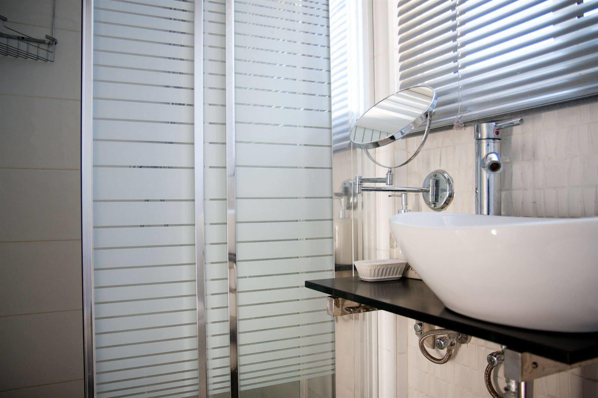 Neve Tzedek Original Style Apartments เทลอาวีฟ ภายนอก รูปภาพ